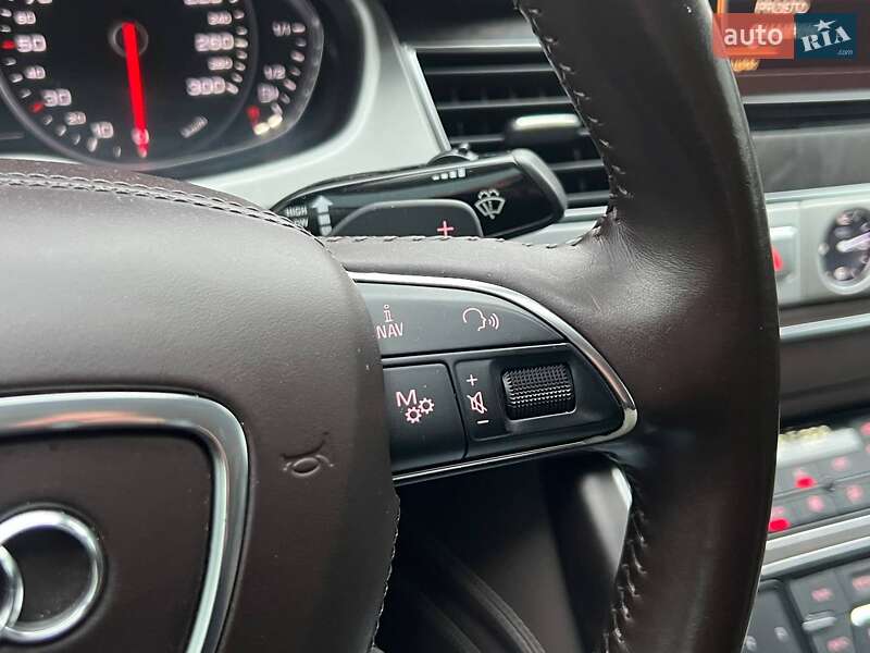 Седан Audi A8 2012 в Києві