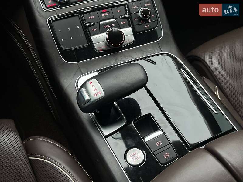 Седан Audi A8 2012 в Києві
