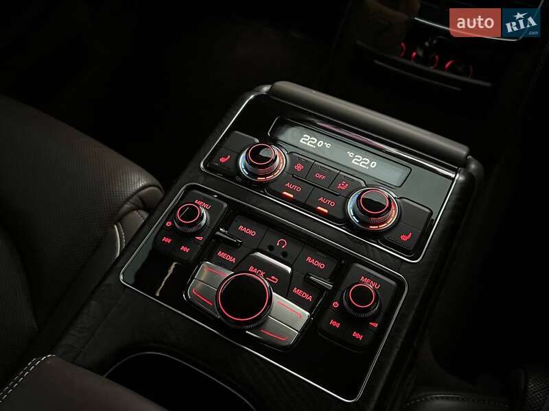 Седан Audi A8 2012 в Києві