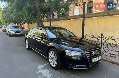 Седан Audi A8 2011 в Одесі