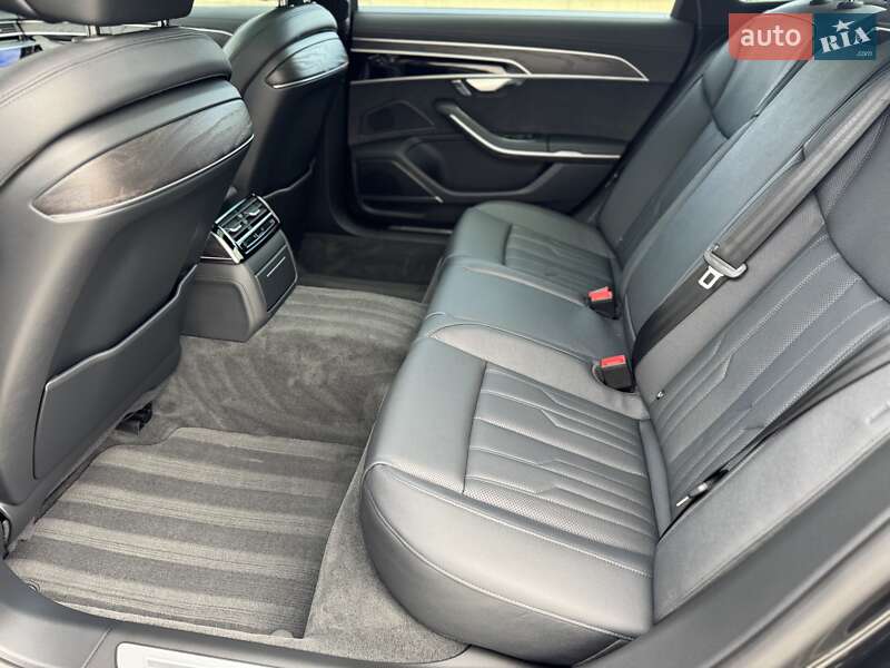 Седан Audi A8 2024 в Ровно