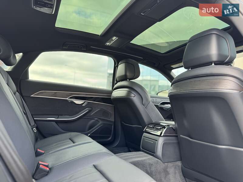 Седан Audi A8 2024 в Ровно