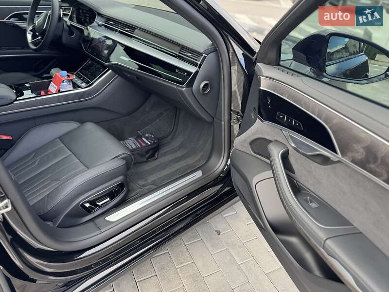 Седан Audi A8 2024 в Ровно