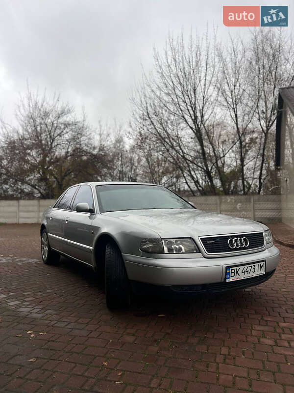 Седан Audi A8 1995 в Костополе