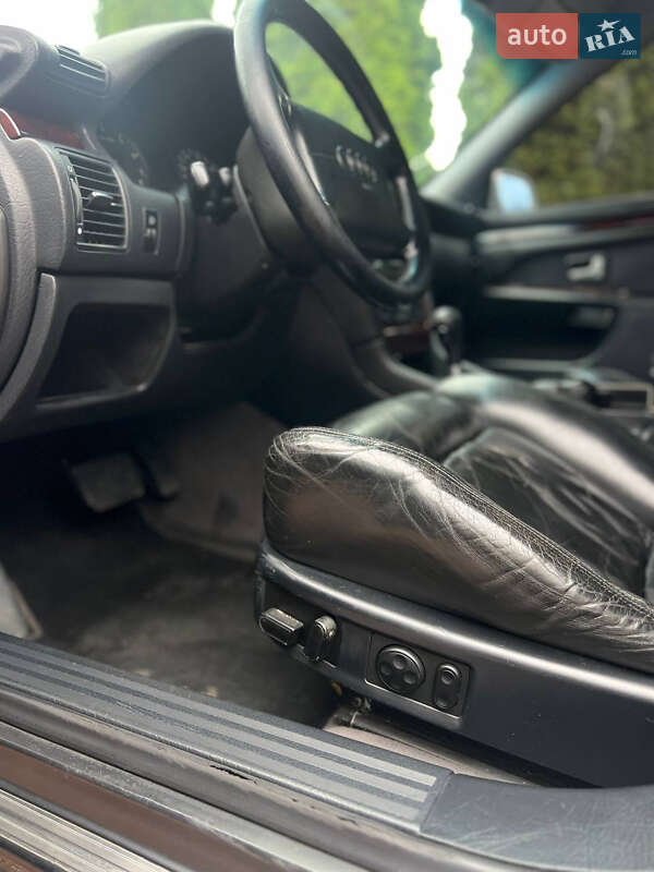 Седан Audi A8 1995 в Костополе