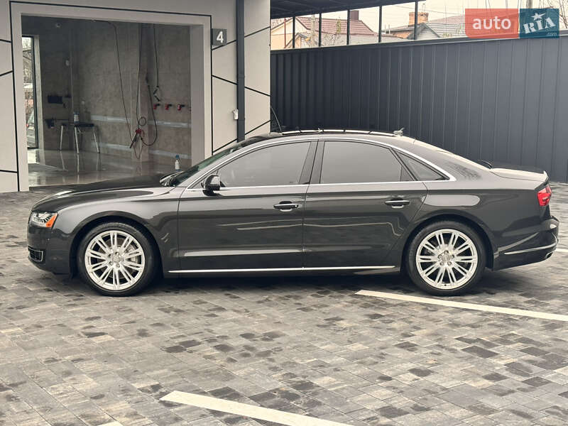 Седан Audi A8 2015 в Костополе