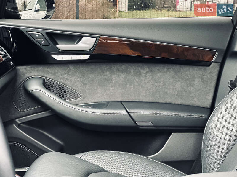 Седан Audi A8 2015 в Кременчуге