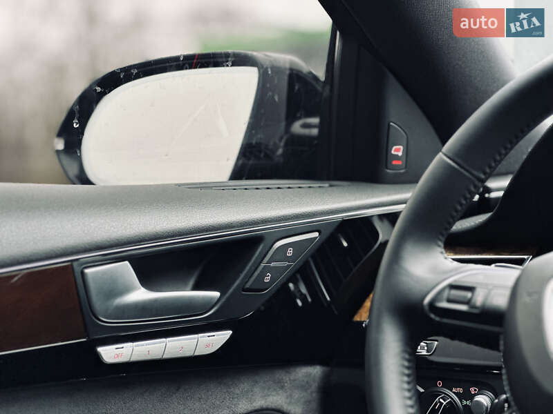 Седан Audi A8 2015 в Кременчуге