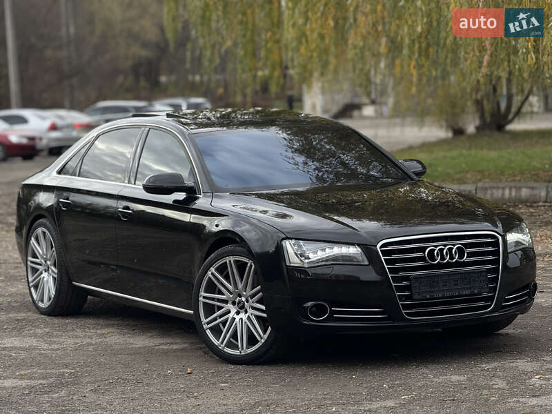 Седан Audi A8 2011 в Ивано-Франковске