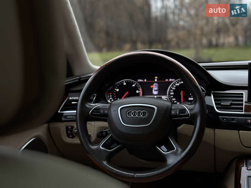 Седан Audi A8 2011 в Ивано-Франковске