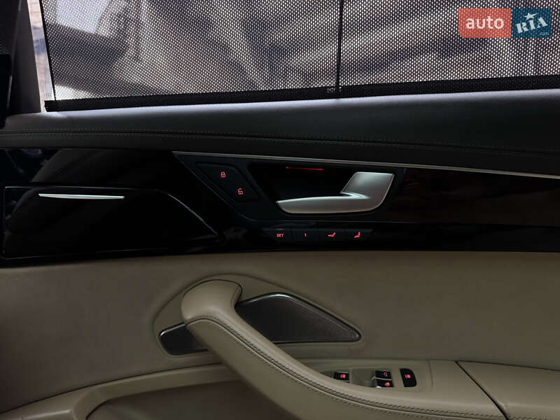 Седан Audi A8 2011 в Ивано-Франковске