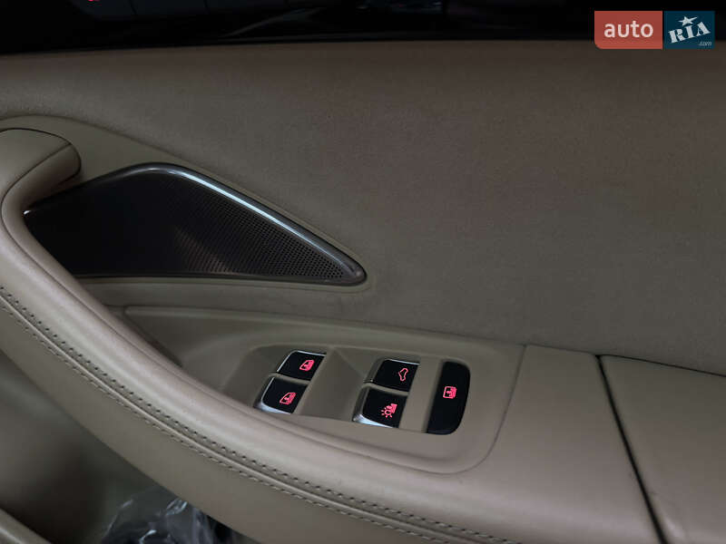 Седан Audi A8 2011 в Ивано-Франковске