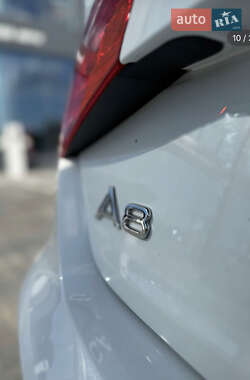 Седан Audi A8 2013 в Киеве
