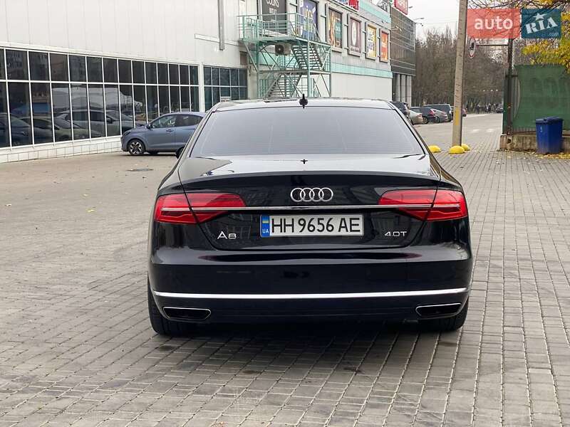 Седан Audi A8 2015 в Одесі