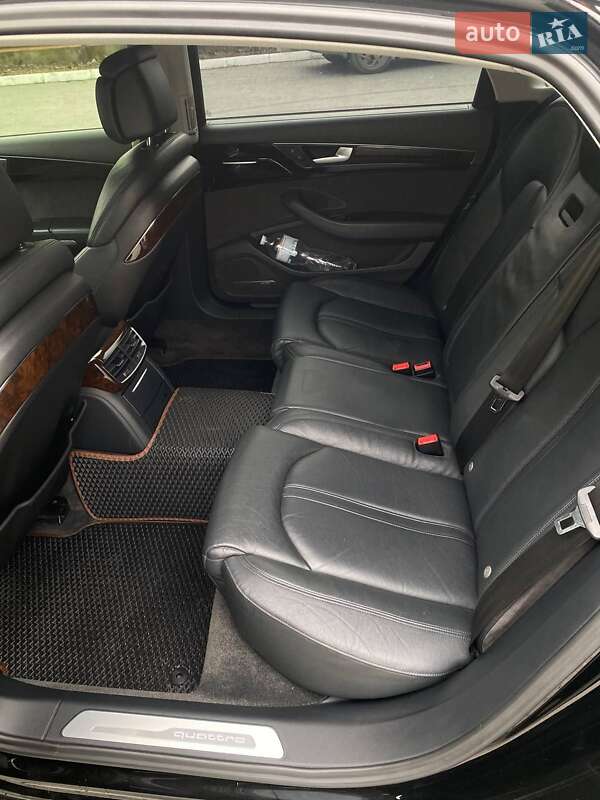 Седан Audi A8 2015 в Одесі