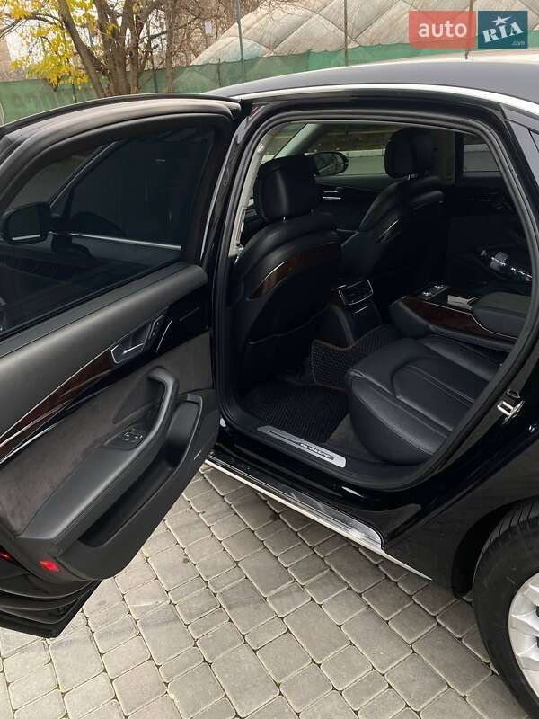 Седан Audi A8 2015 в Одесі