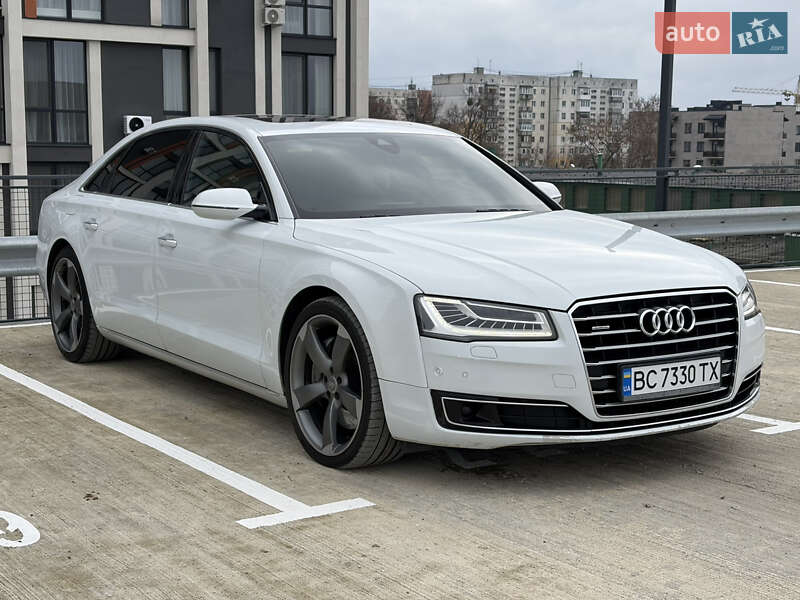 Седан Audi A8 2015 в Мукачево