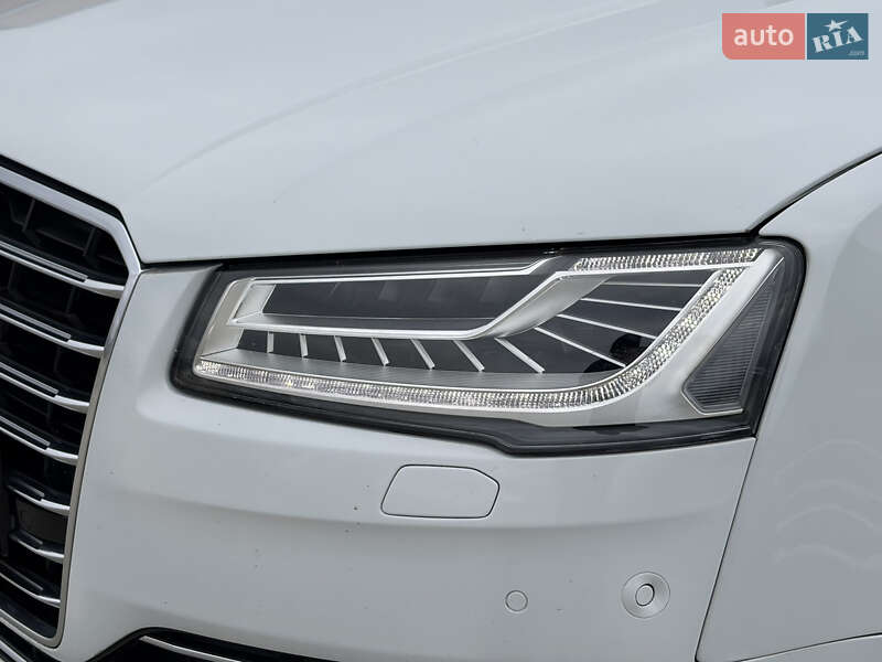 Седан Audi A8 2015 в Мукачево