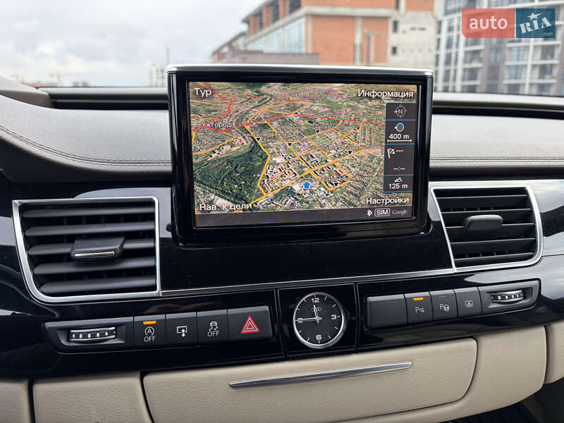 Седан Audi A8 2015 в Мукачево