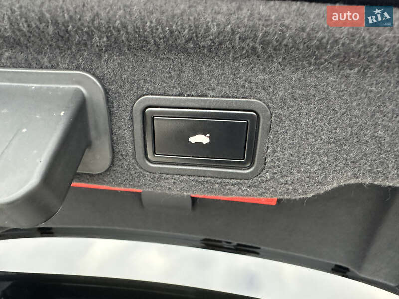 Седан Audi A8 2011 в Киеве