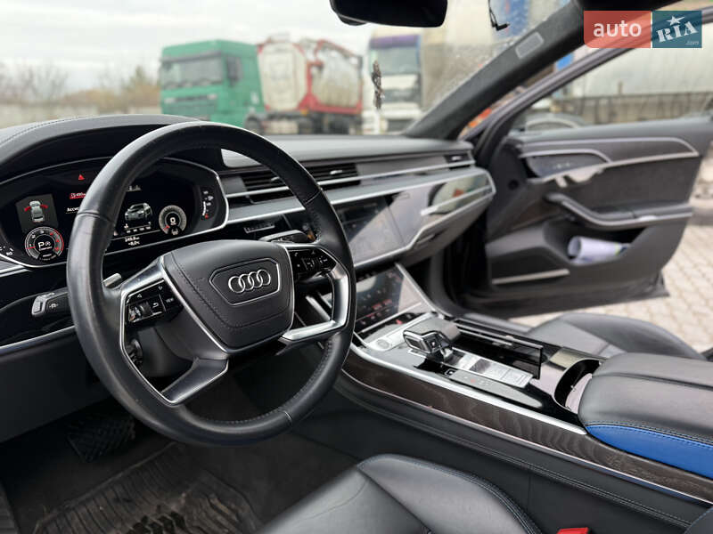 Седан Audi A8 2021 в Львові
