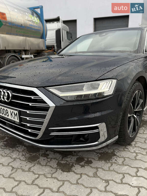 Седан Audi A8 2021 в Львові