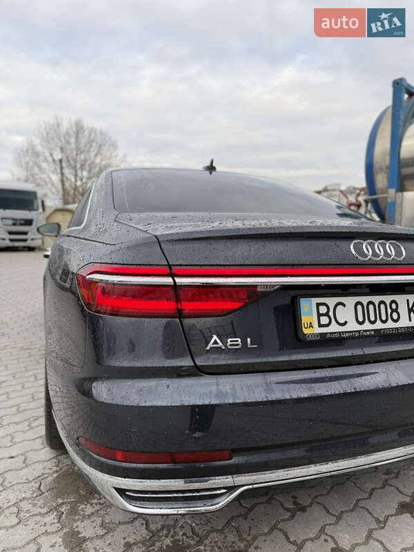 Седан Audi A8 2021 в Львові