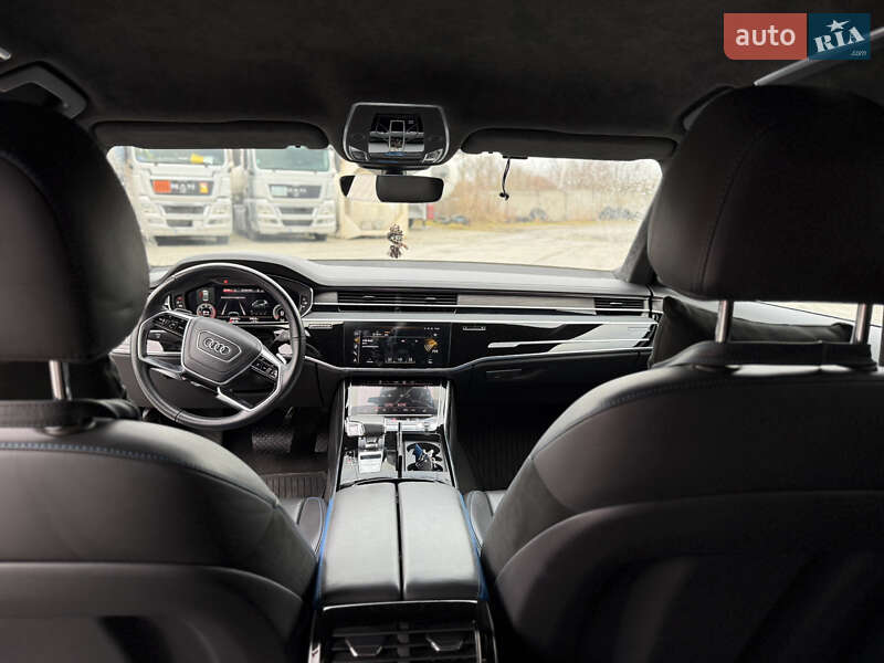 Седан Audi A8 2021 в Львові