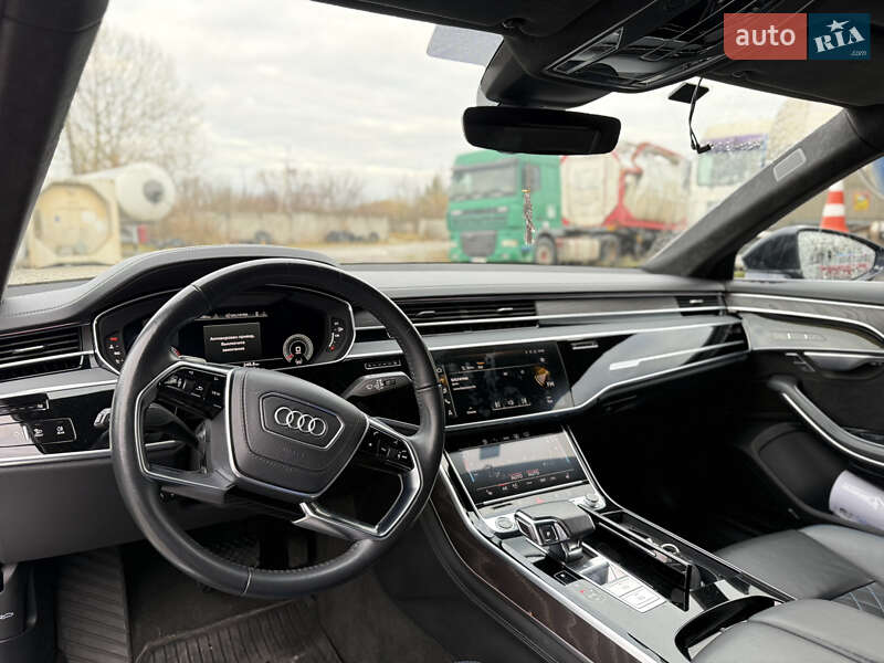 Седан Audi A8 2021 в Львові