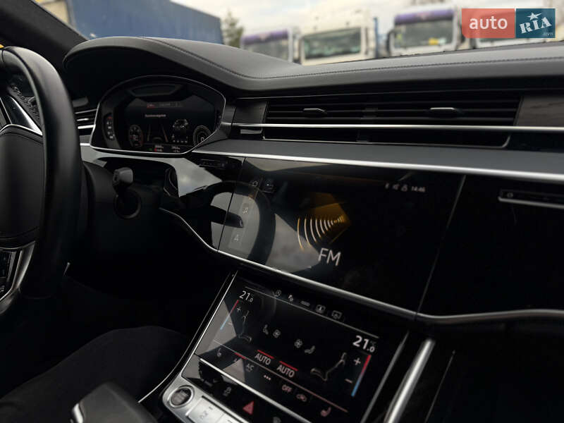 Седан Audi A8 2021 в Львові