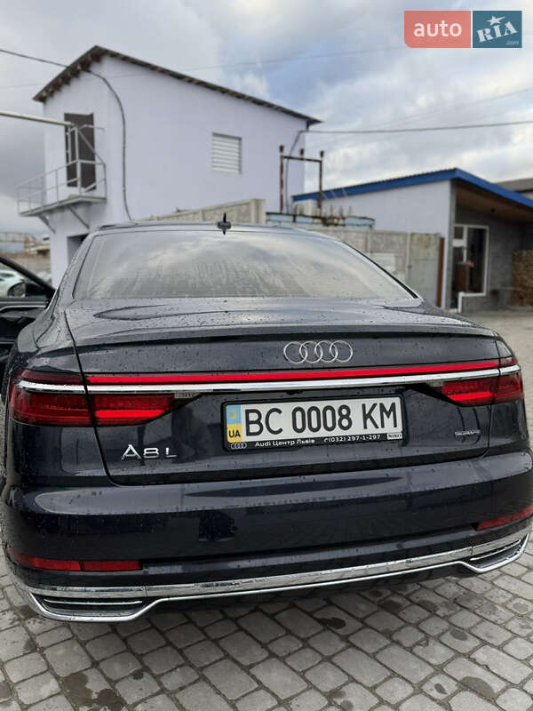 Седан Audi A8 2021 в Львові