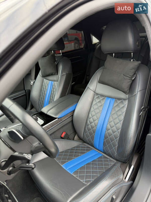 Седан Audi A8 2021 в Львові