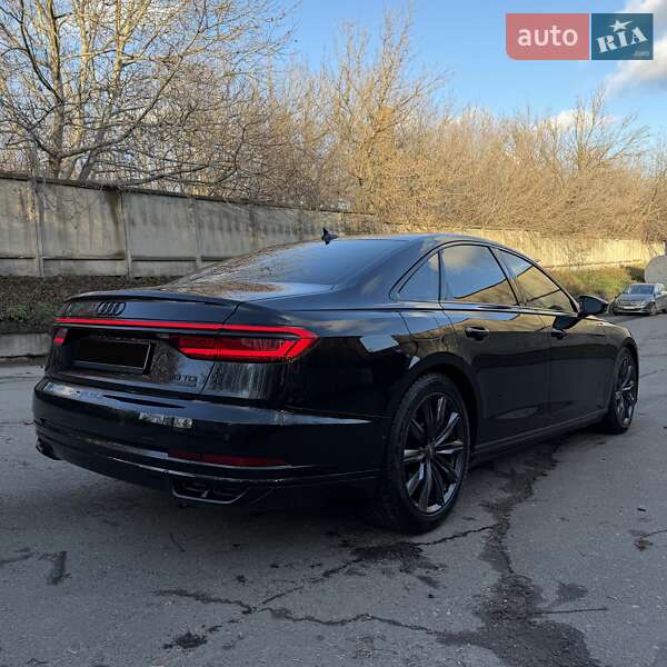 Седан Audi A8 2018 в Рівному