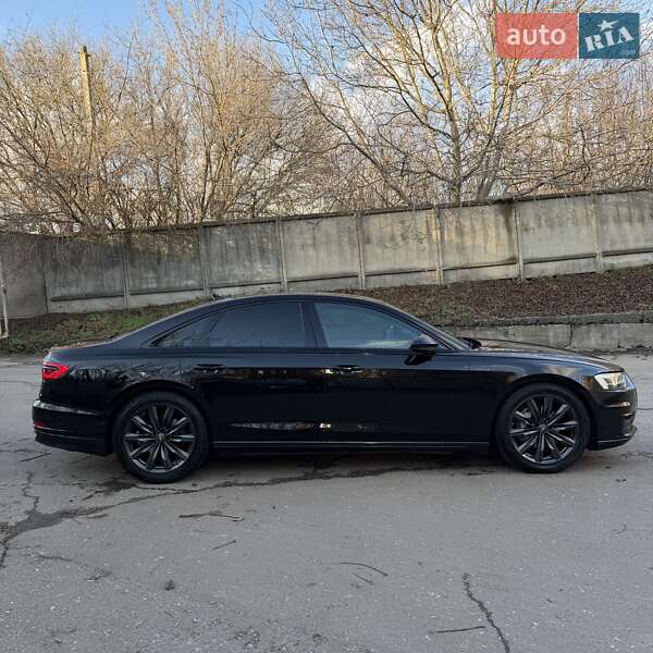 Седан Audi A8 2018 в Рівному