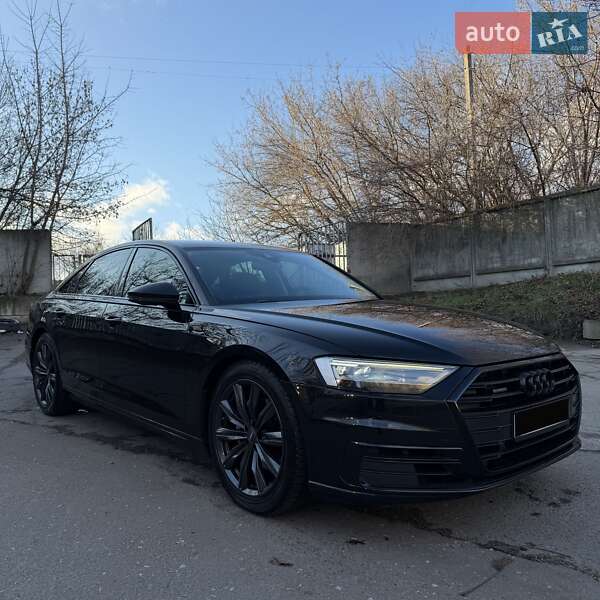 Седан Audi A8 2018 в Рівному
