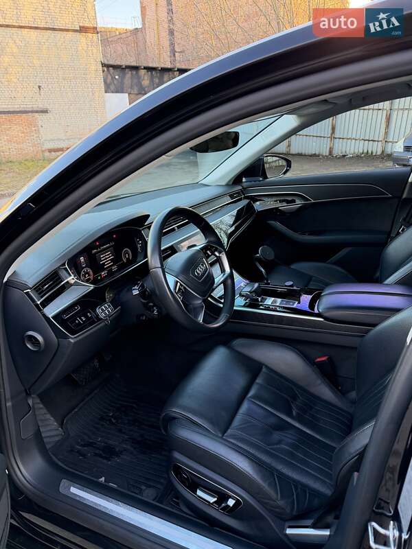 Седан Audi A8 2018 в Рівному