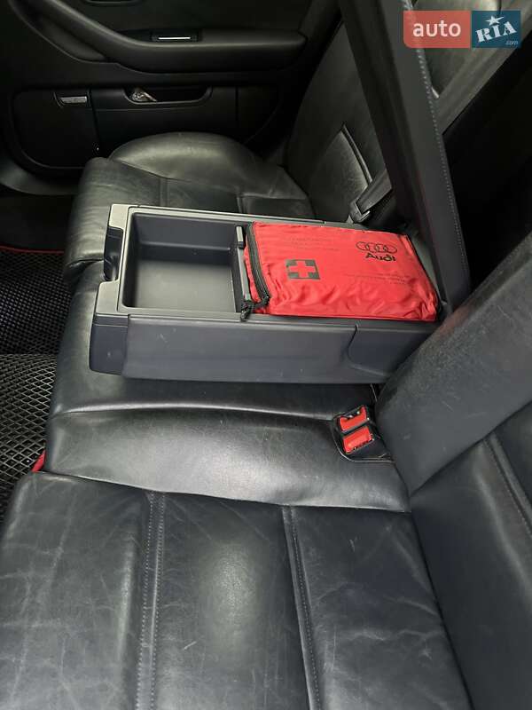 Седан Audi A8 2004 в Львові