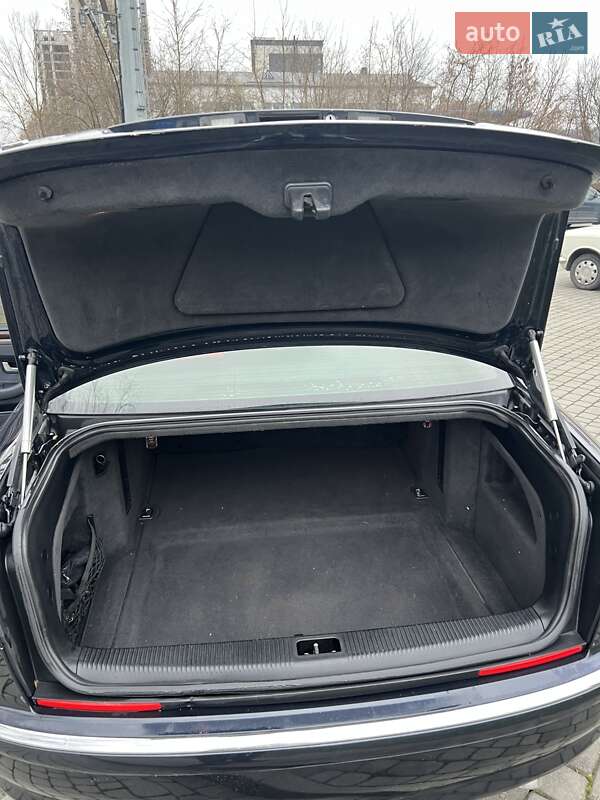 Седан Audi A8 2004 в Львові