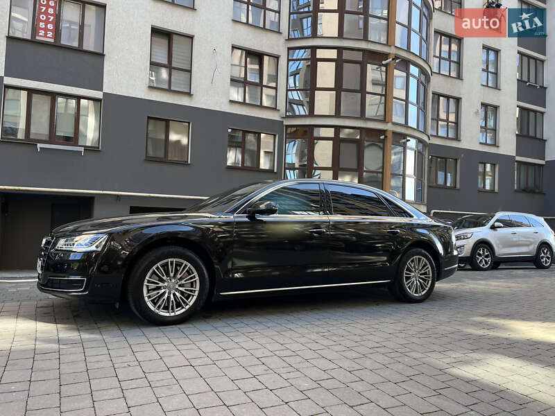 Седан Audi A8 2017 в Виннице