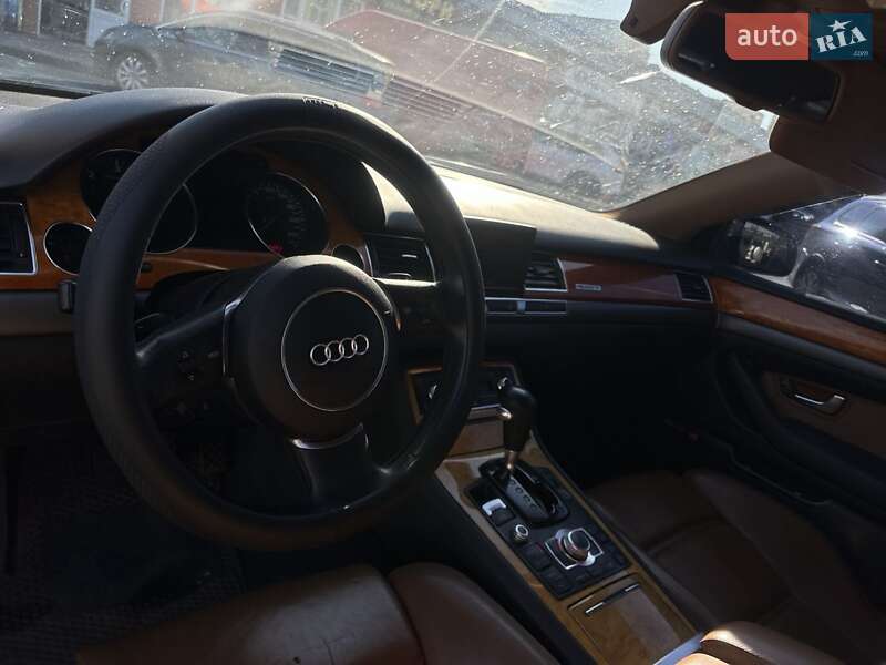 Седан Audi A8 2004 в Рокитному