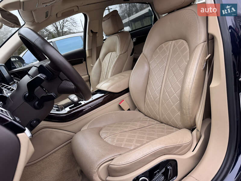 Седан Audi A8 2013 в Киеве