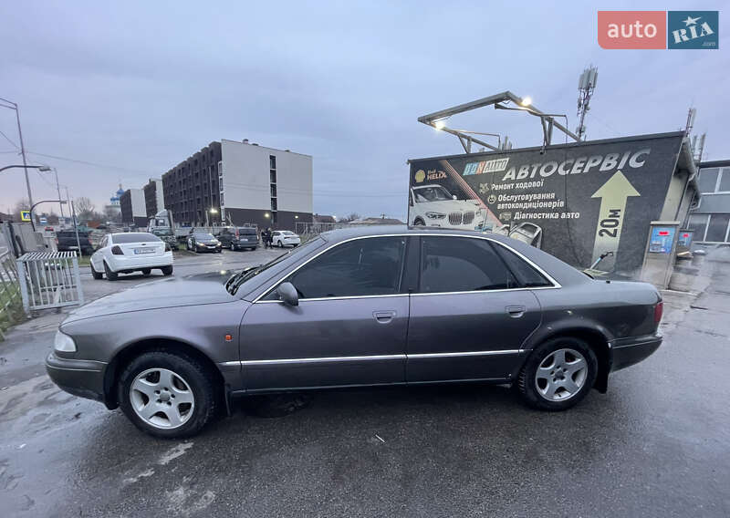 Седан Audi A8 1996 в Києві