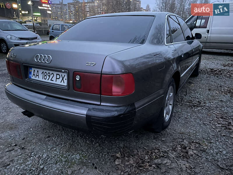 Седан Audi A8 1996 в Києві