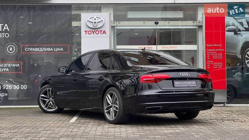 Седан Audi A8 2015 в Ужгороді