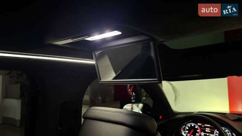 Седан Audi A8 2015 в Ужгороді