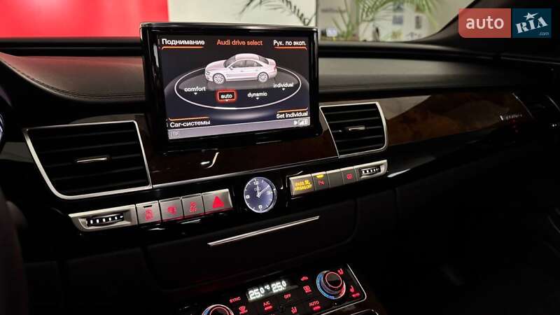 Седан Audi A8 2015 в Ужгороді