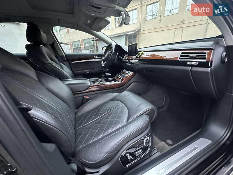 Седан Audi A8 2012 в Ивано-Франковске
