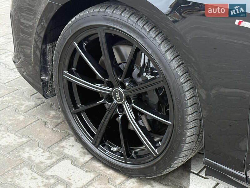 Седан Audi A8 2024 в Ровно