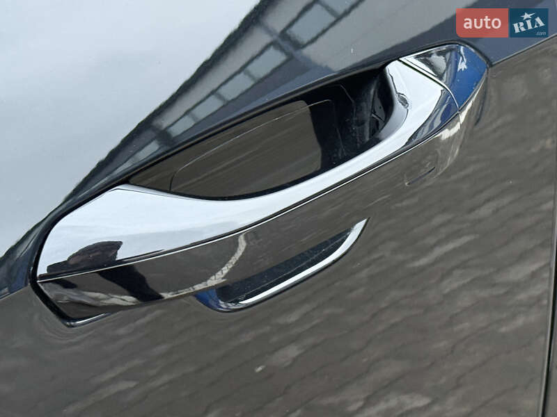 Седан Audi A8 2024 в Ровно