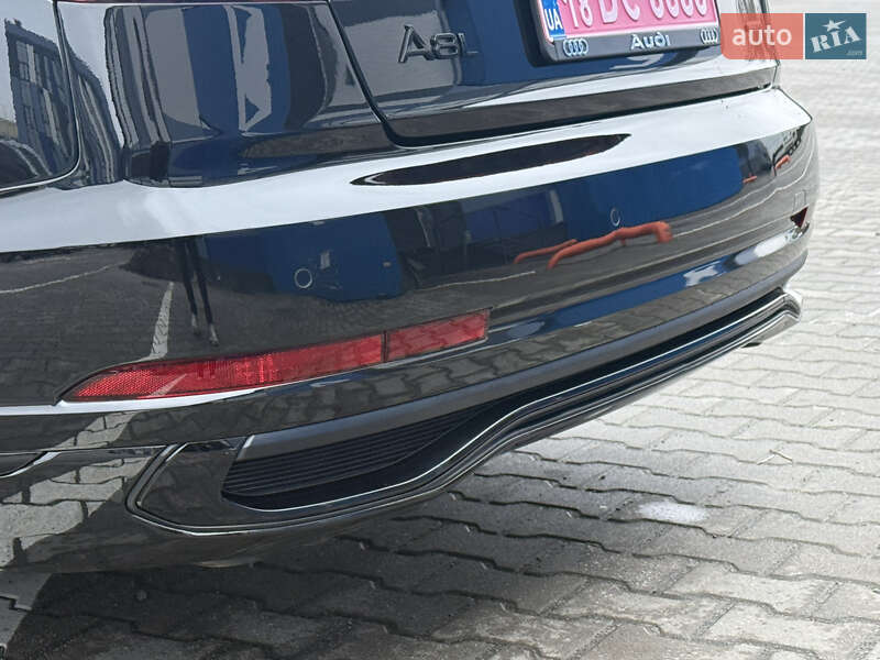 Седан Audi A8 2024 в Ровно